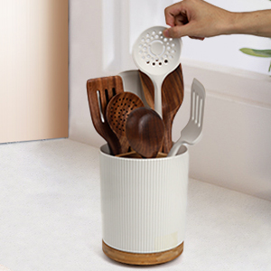 Utensil holder
